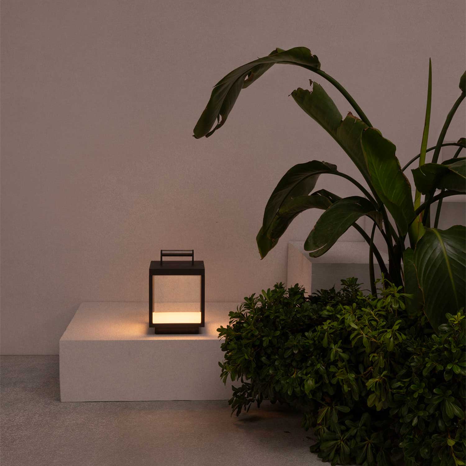 Kerala - Lámpara portátil led en acero y vidrio estilo moderno