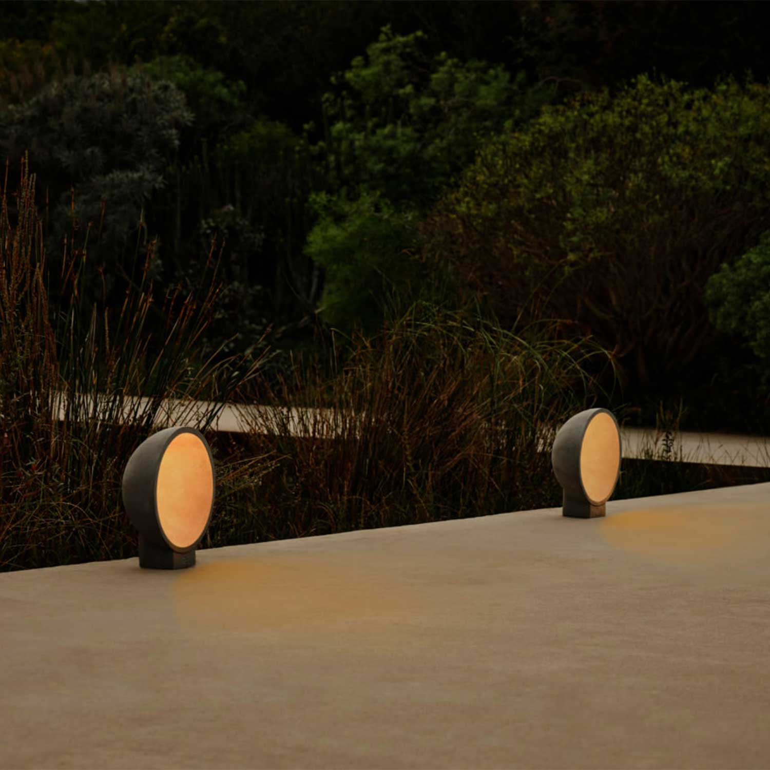 Gaia - Potelet led design en béton pour extérieur moderne