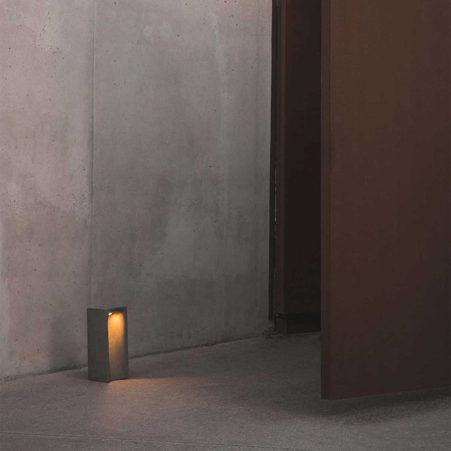 Grot - Balise extérieure led en béton design moderne