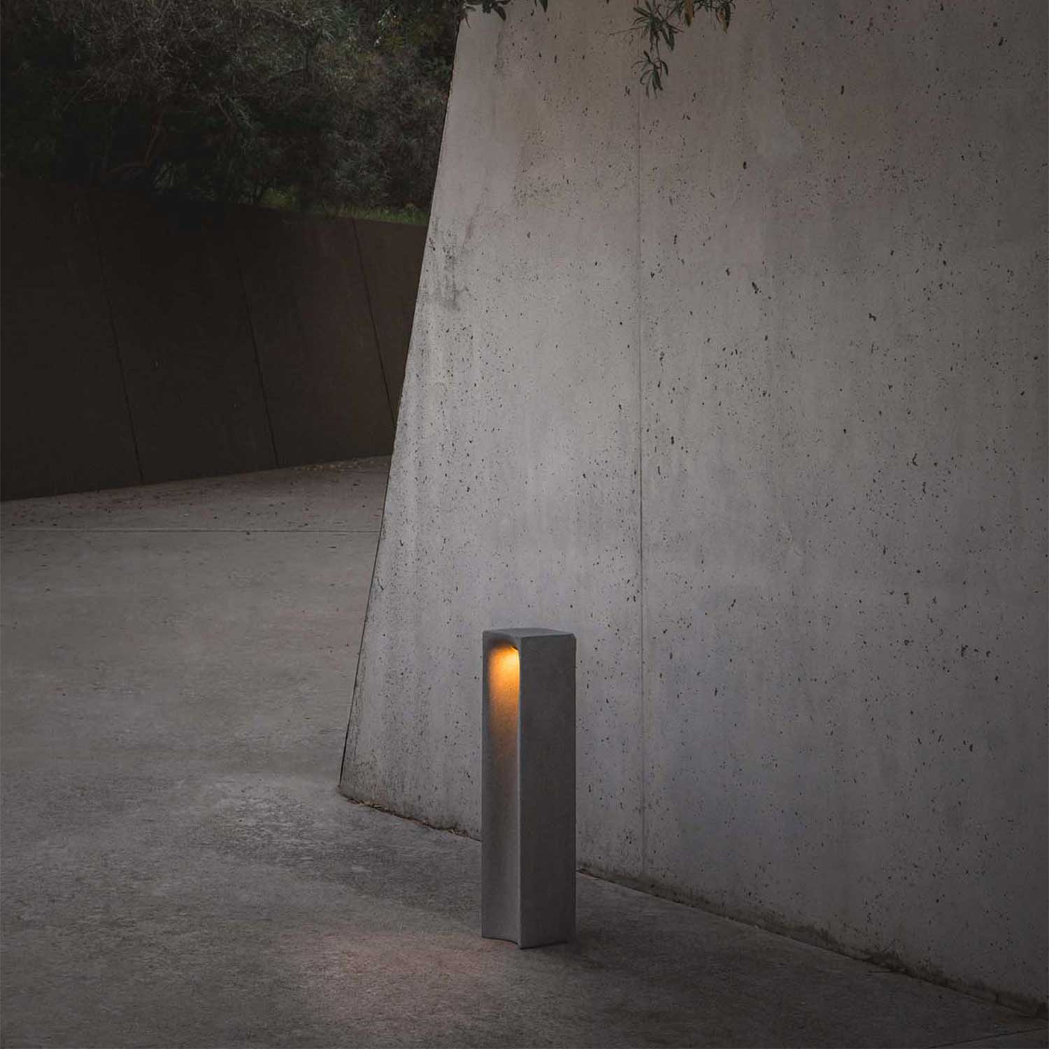 Grot - Balise extérieure led en béton design moderne