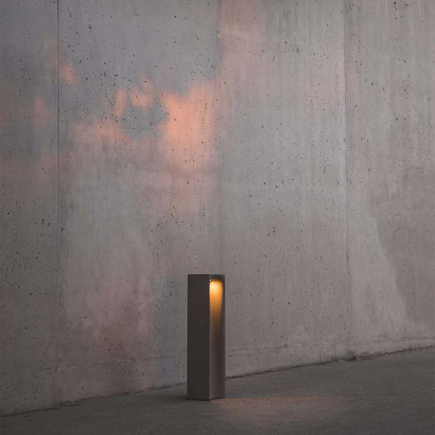 Grot - Balise extérieure led en béton design moderne