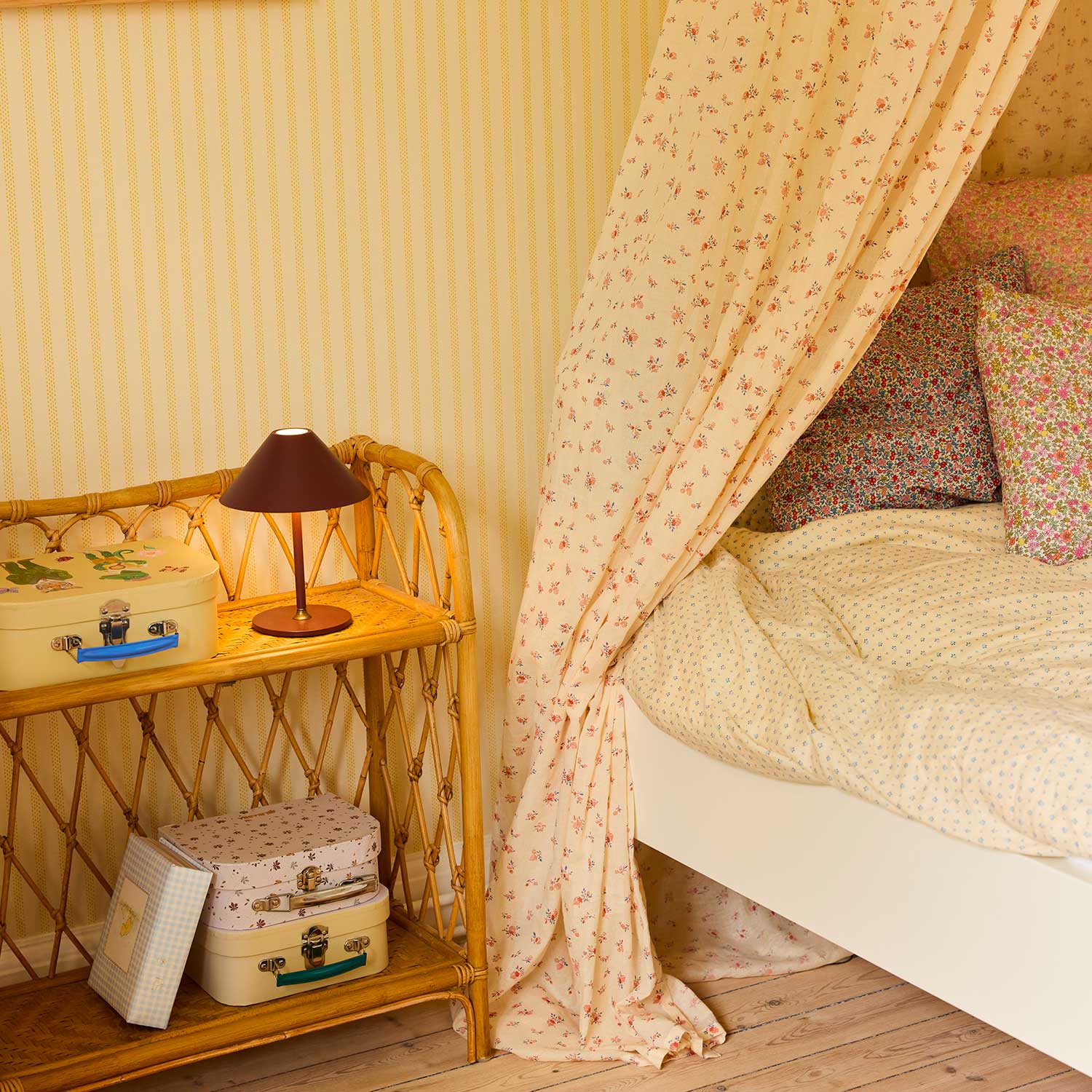 HYGGE - Wireless designer nomadic table lamp