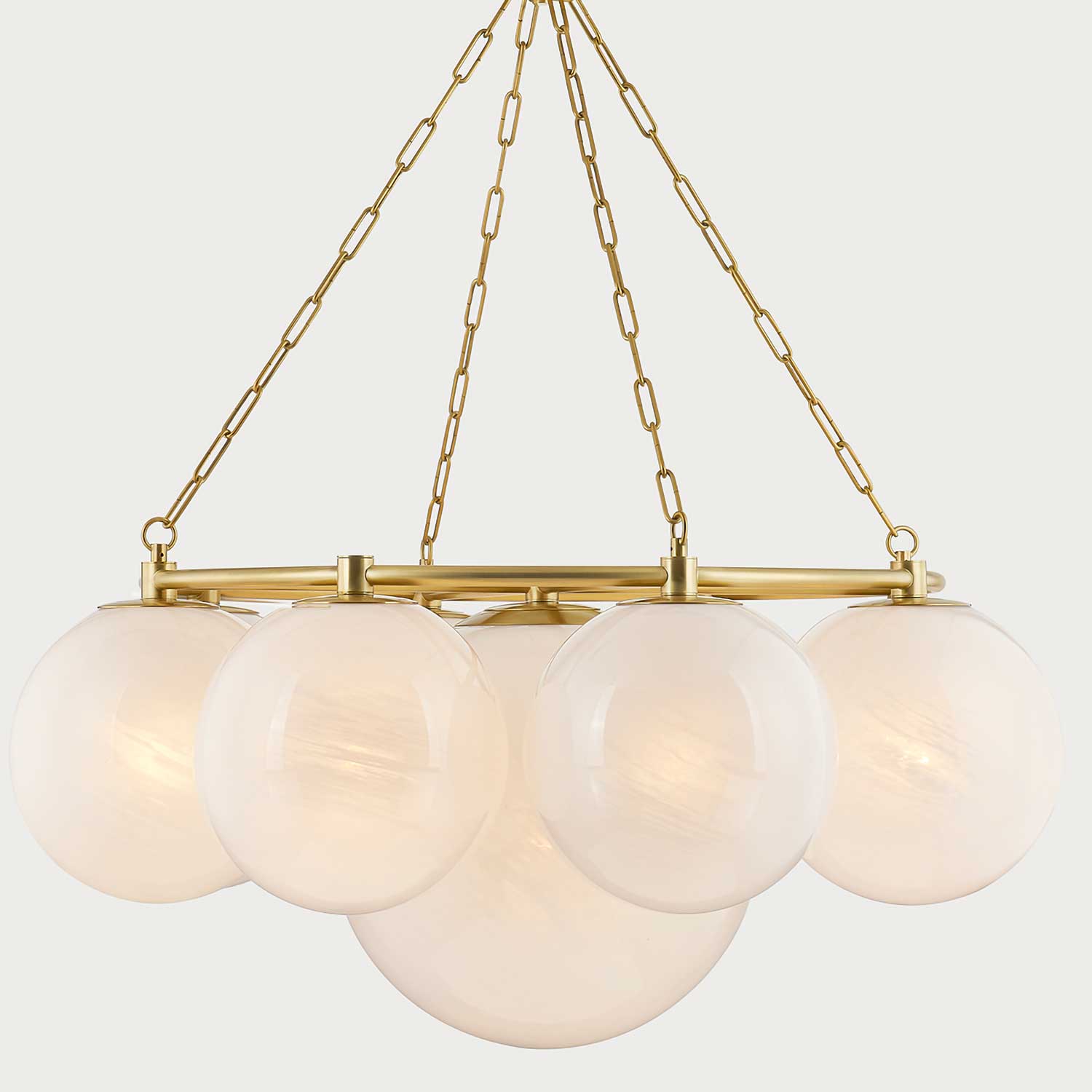 Thornwood - Lustre doré avec globes en verre blanc