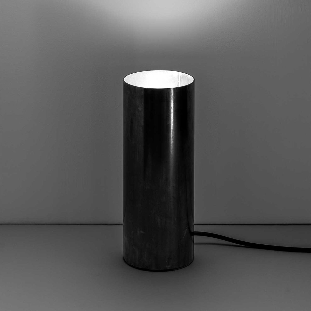 Sofisticato Nr.17 - Lampadaire en acier bleui, style industriel