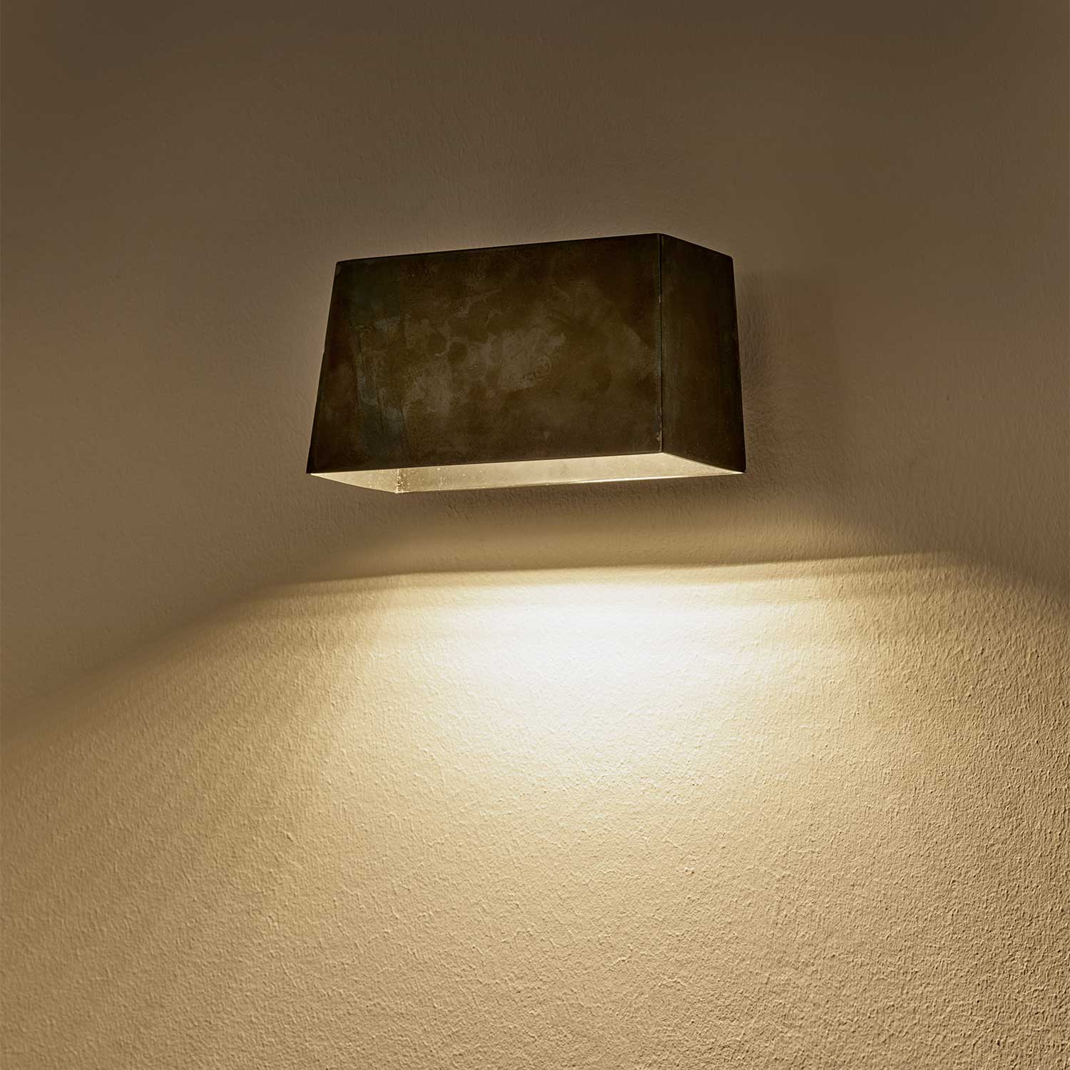 Sofisticato Nr.36 - Applique murale LED en acier bleui, style industriel