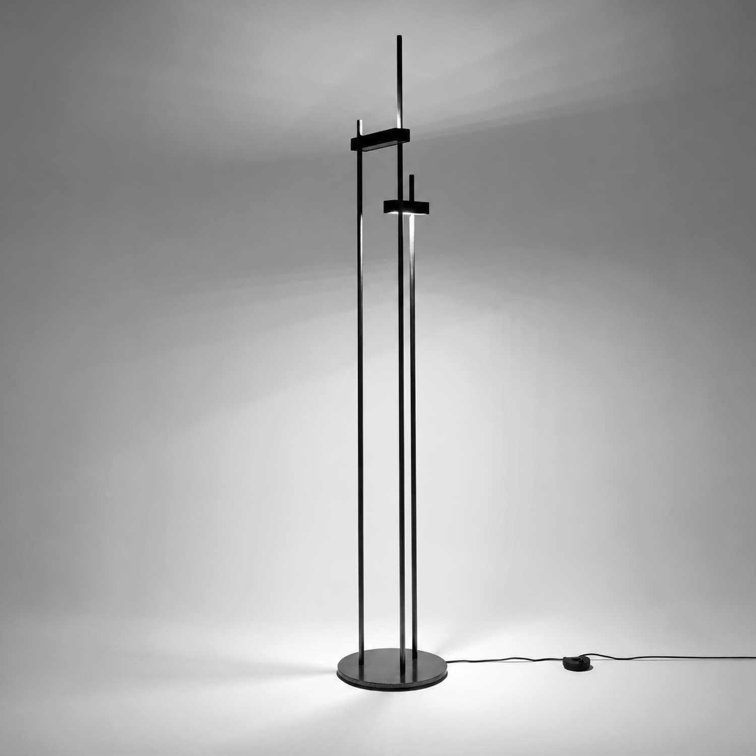 Sofisticato Nr.38 - Lampadaire LED en acier bleui, style industriel