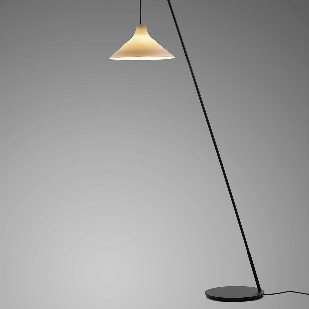 Seam - Lampadaire en acier et porcelaine