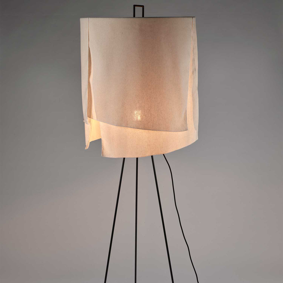 Nomad - Lampadaire en acier et lin