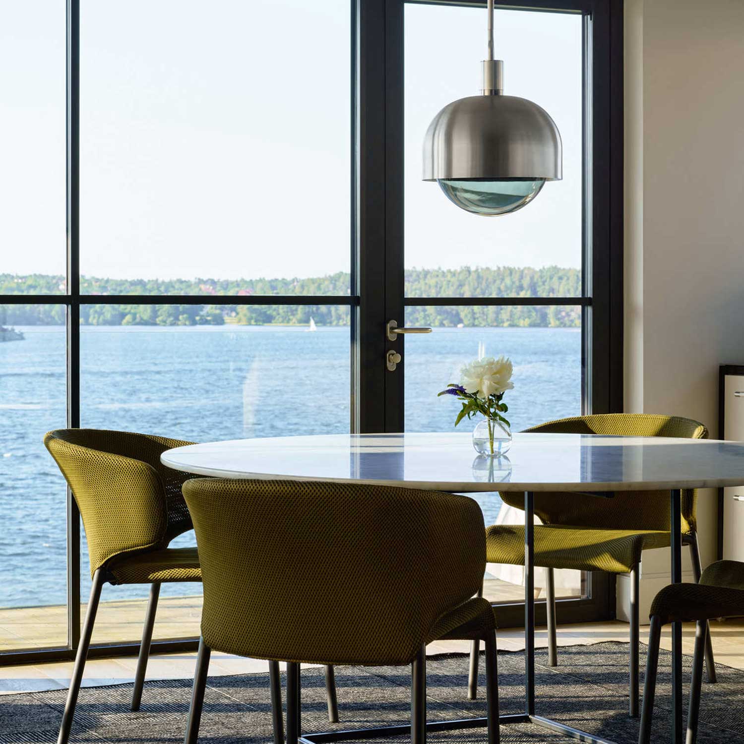 Forked Globe Shade - Suspension design pour cuisine industrielle