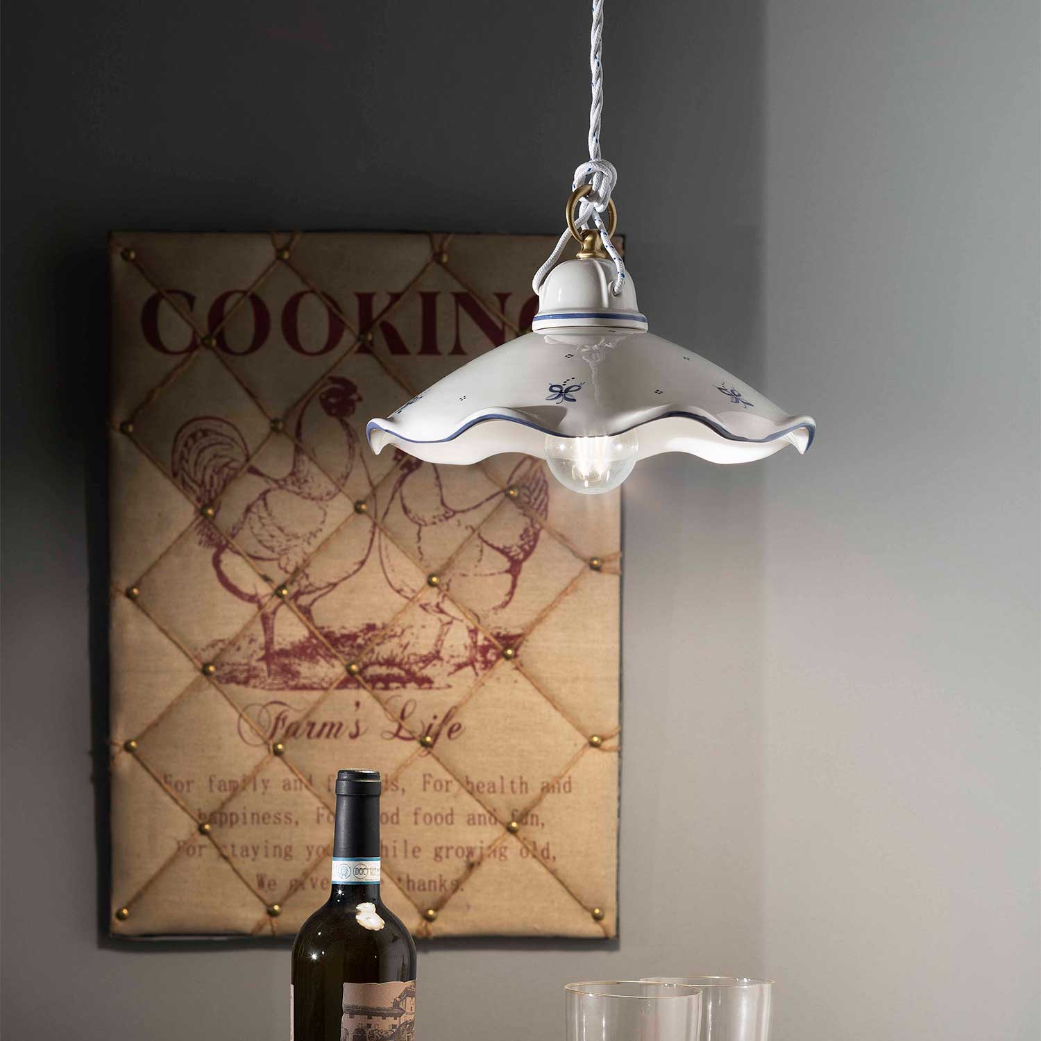 Belluno - Luminaire vintage blanc avec fleurs en céramique