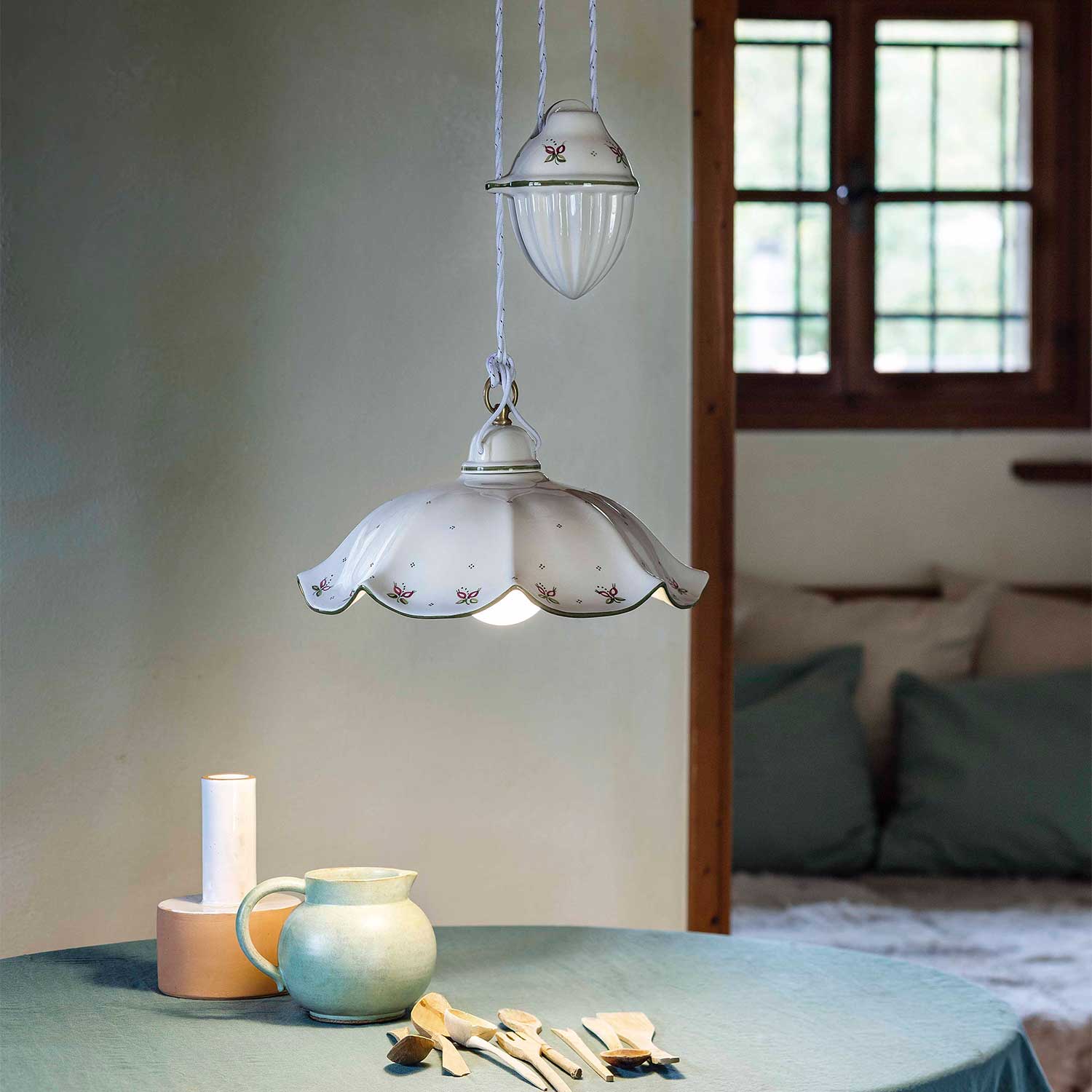 Belluno - Antique white ceramic pendant light with flowers