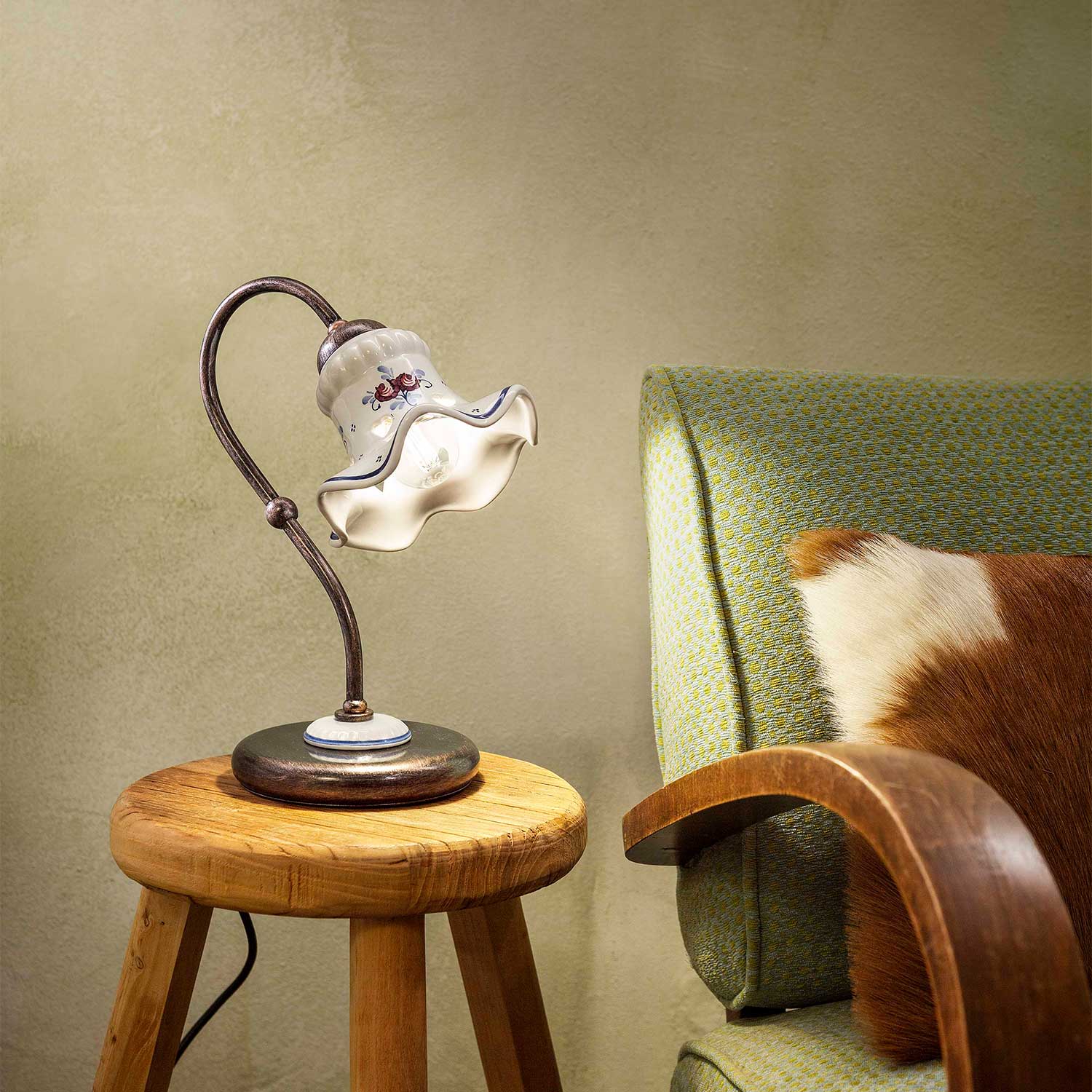 Chieti - Lampe à poser baroque en acier et céramique fleurie