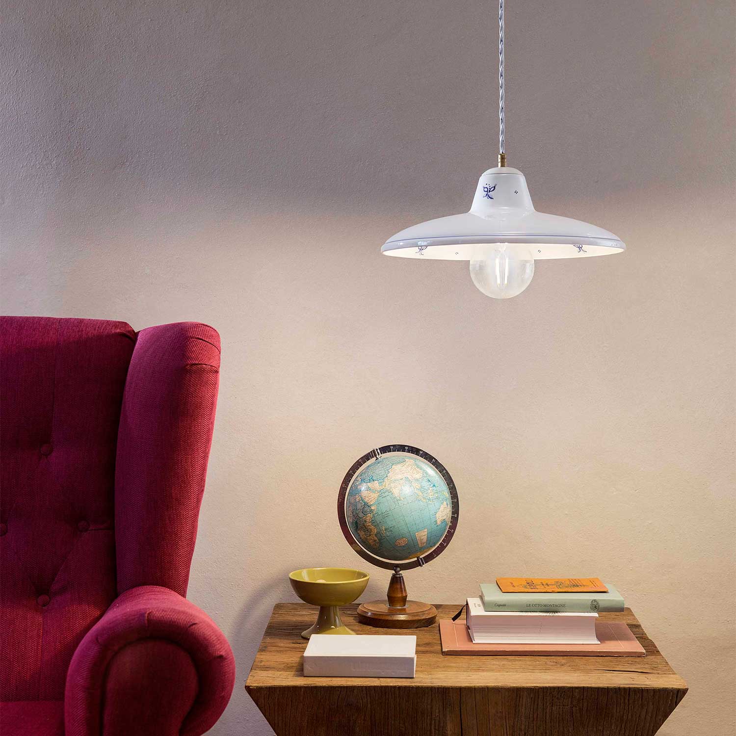 Como - Lustre design italien en céramique blanche fleurie