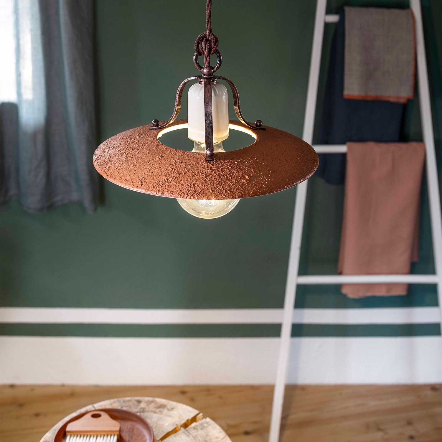 Bologna - Lustre style ancien pour cuisine industrielle