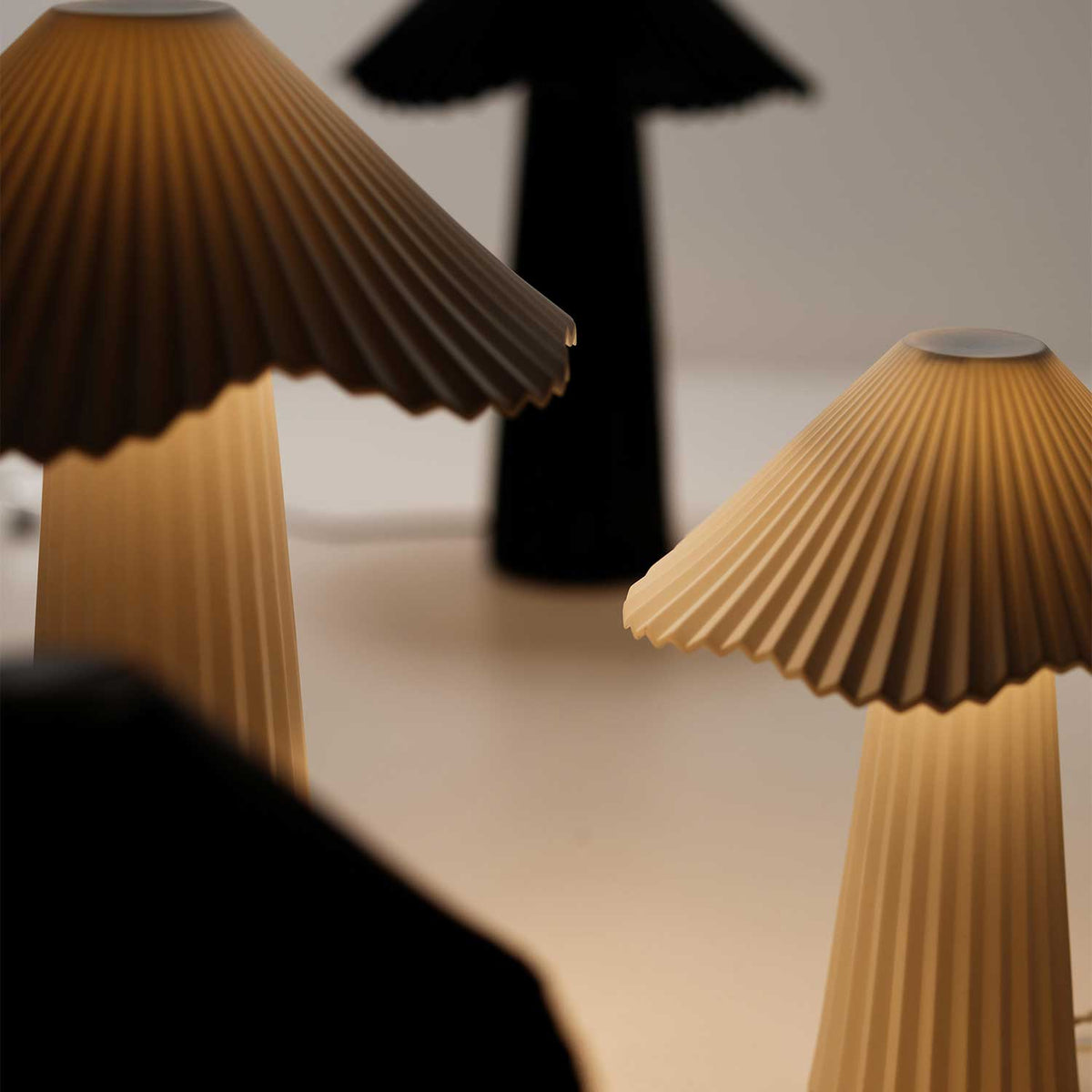 Uala - Lampe à poser en porcelaine fine