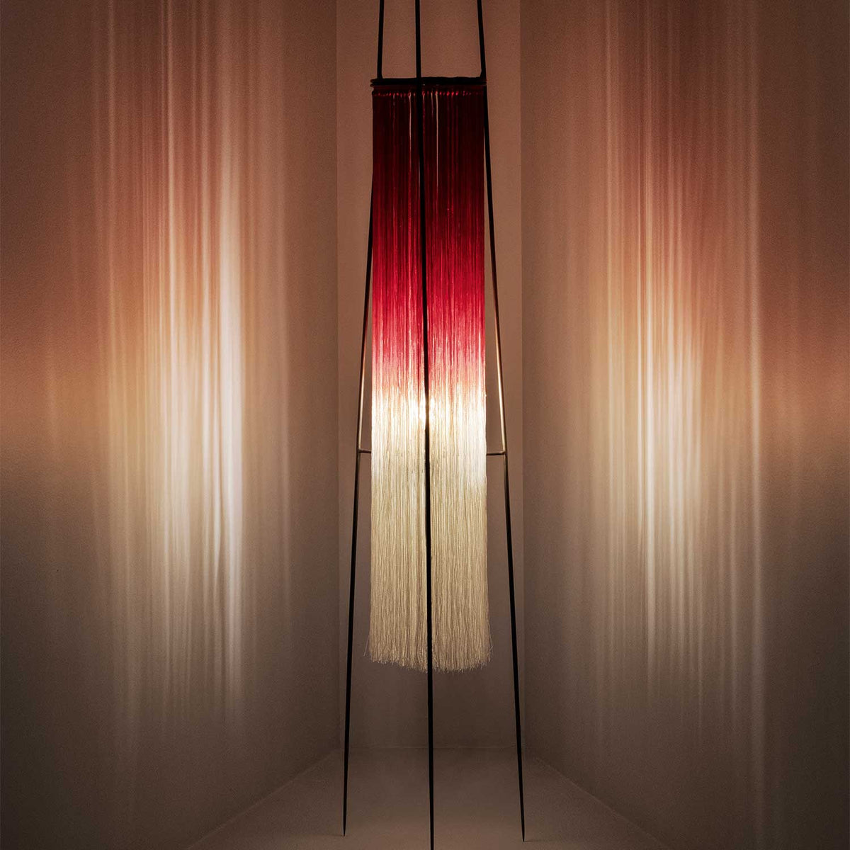 Kiki - Lampe à poser en acier et viscose, style minimaliste