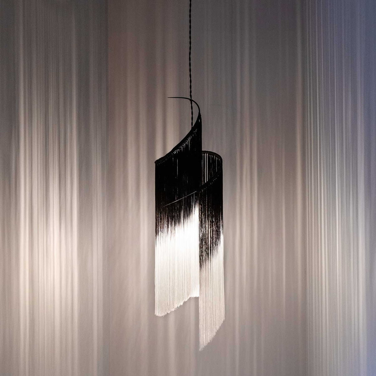 Rey 1 - Suspension en acier et viscose, style minimaliste