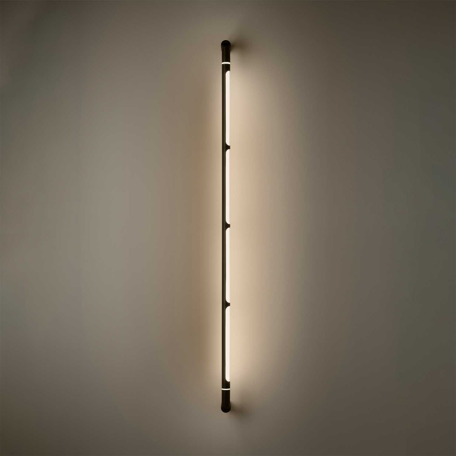 Arco - Applique murale design led dimmable en acier noir