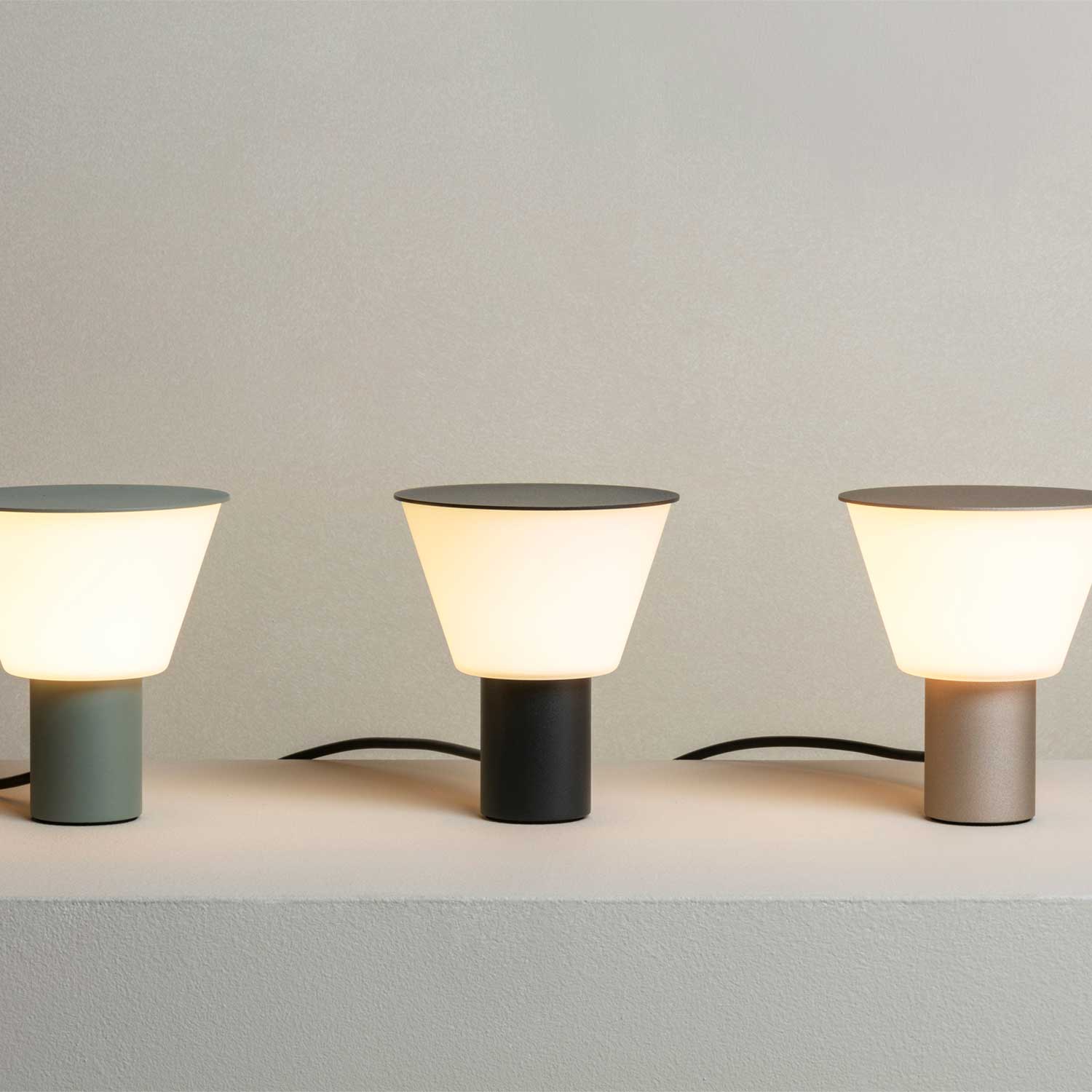 Belt - Lampe à poser LED design contemporain pour salon