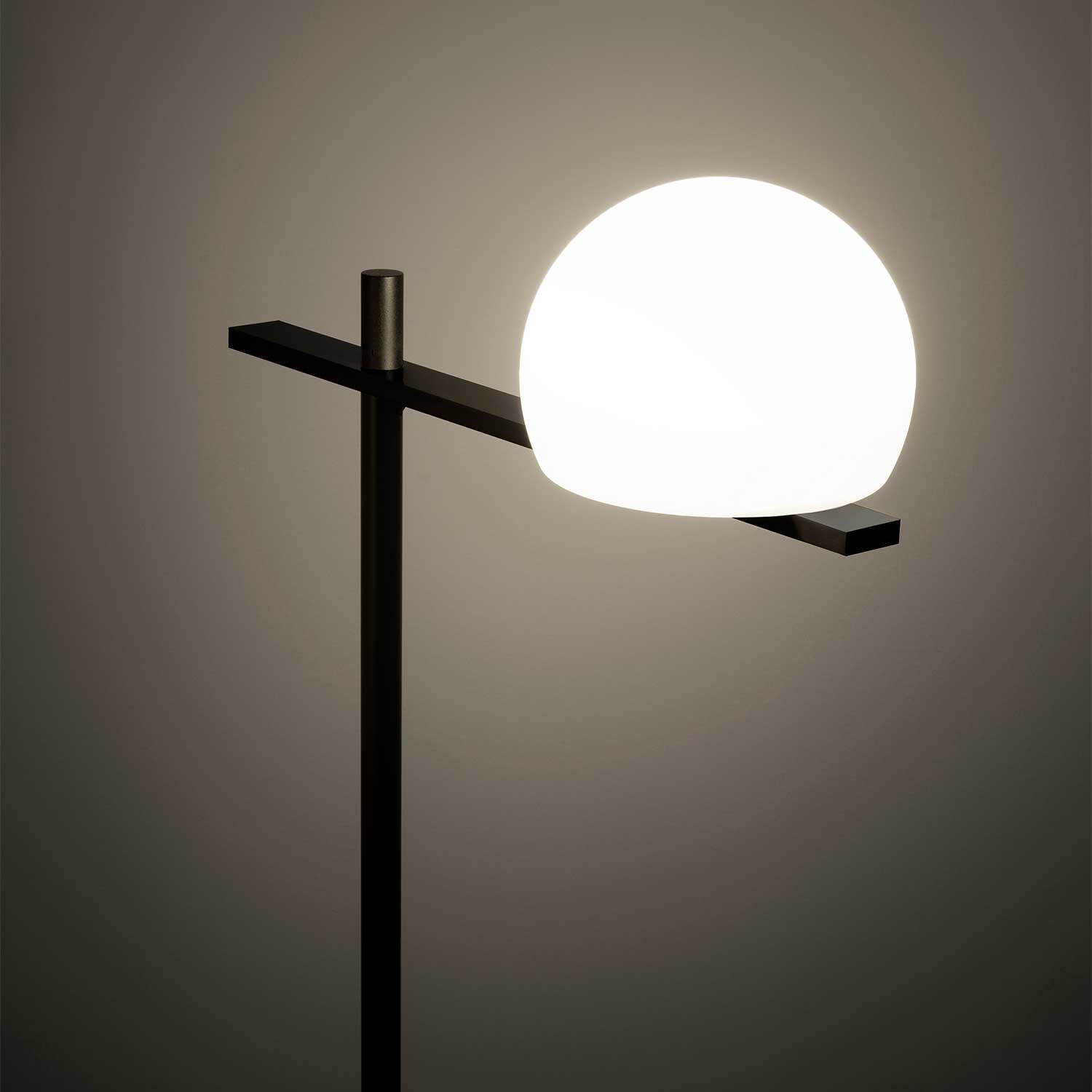 Circ - Wohnzimmer-Stehlampe im Art-Deco-Design