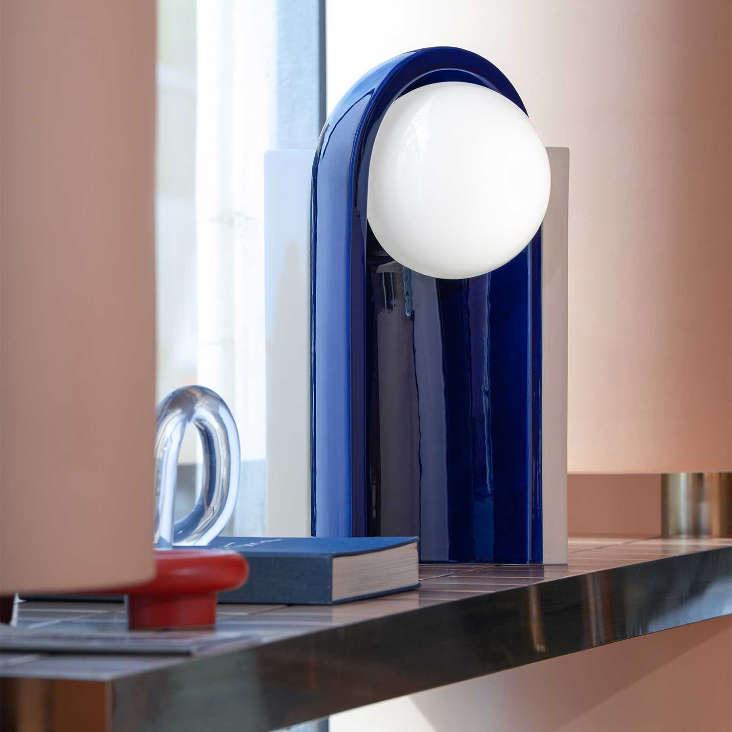 Cléo - Lampe à poser design en céramique colorée pour salon