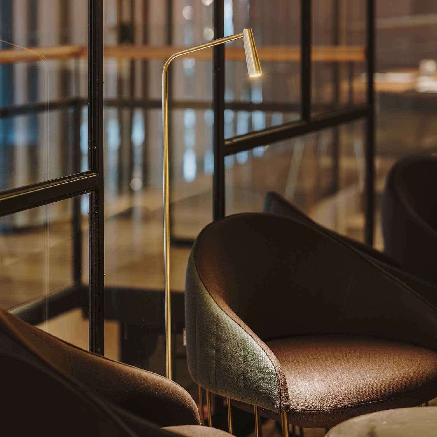 Gamma - Lampadaire LED en acier design pour salon