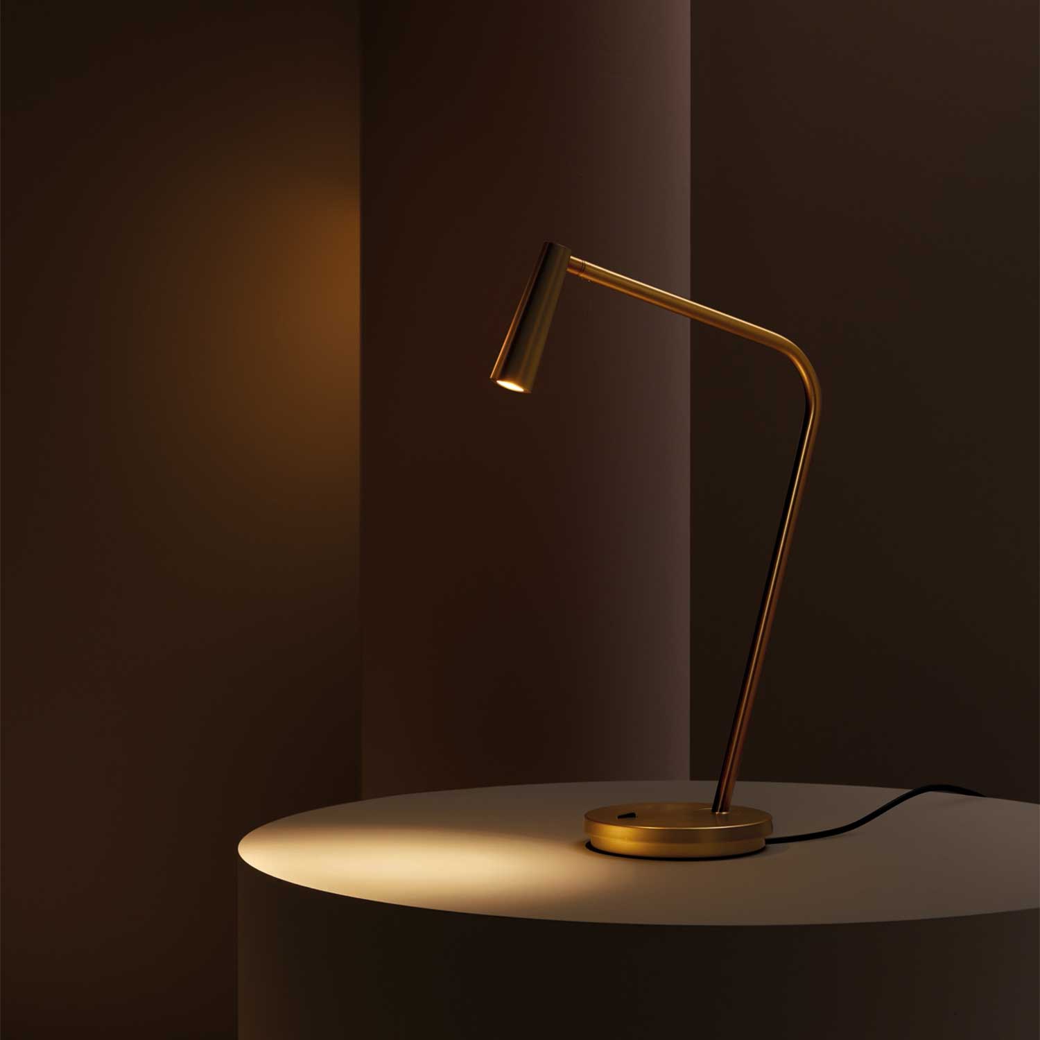 Gamma - LED-Nachttischlampe aus Metall modernes Design