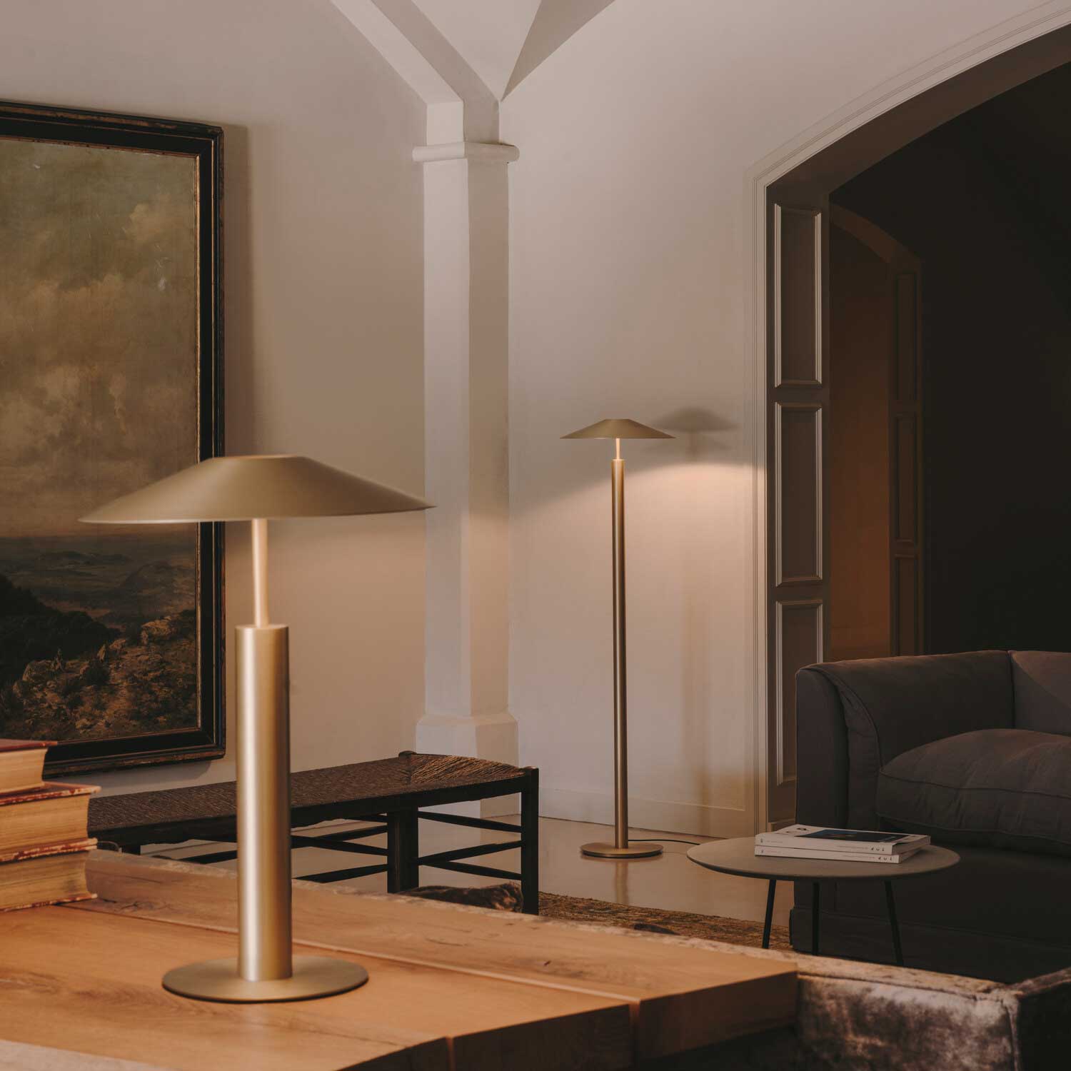 H - Lampadaire LED en acier design pour chambre ou salon