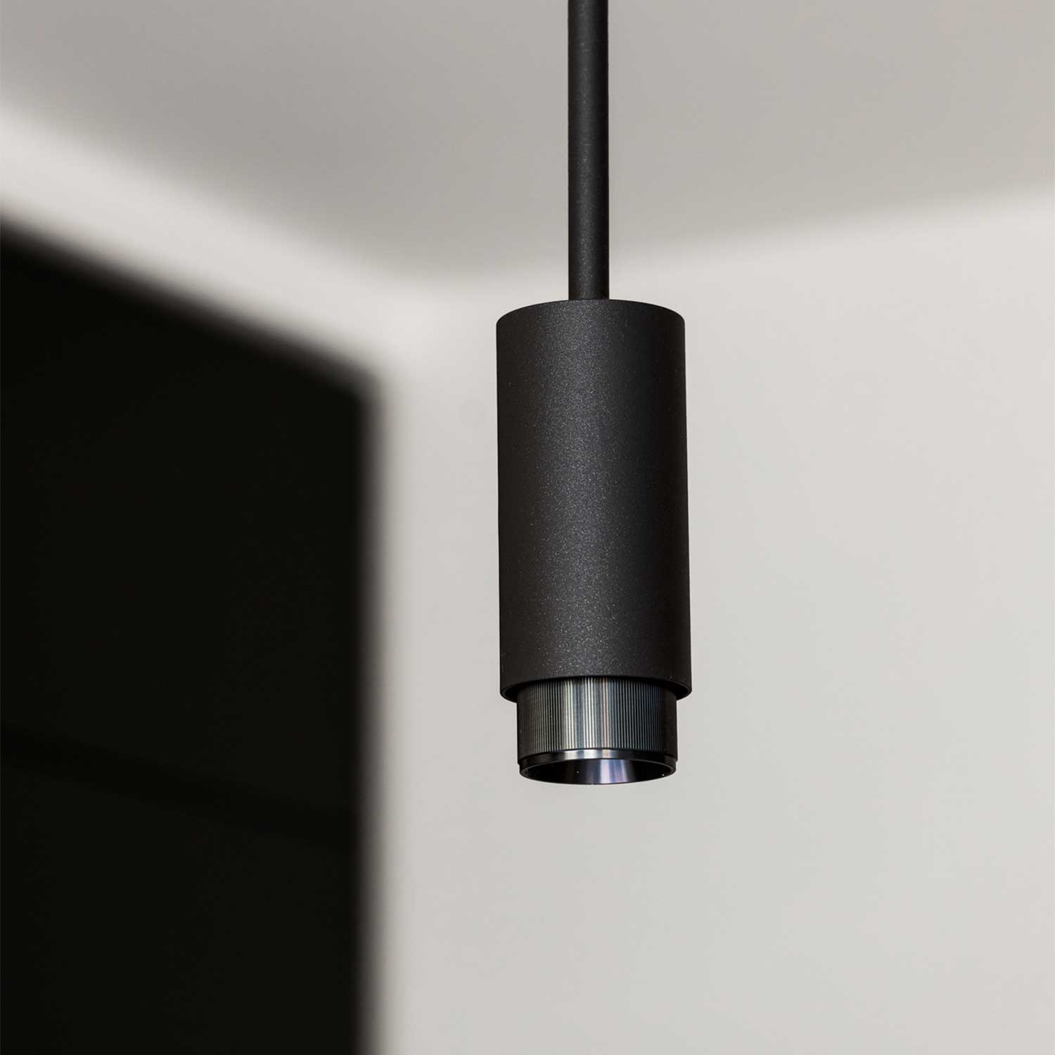 Exhaust Pendant Linear - Petit lustre en acier design pour cuisine