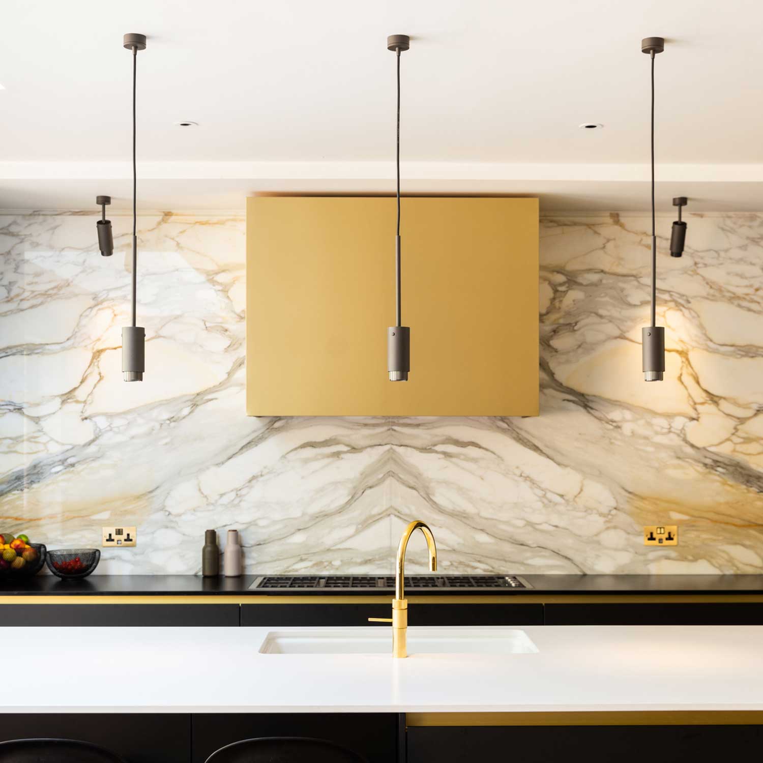 Exhaust Pendant Linear - Petit lustre en acier design pour cuisine