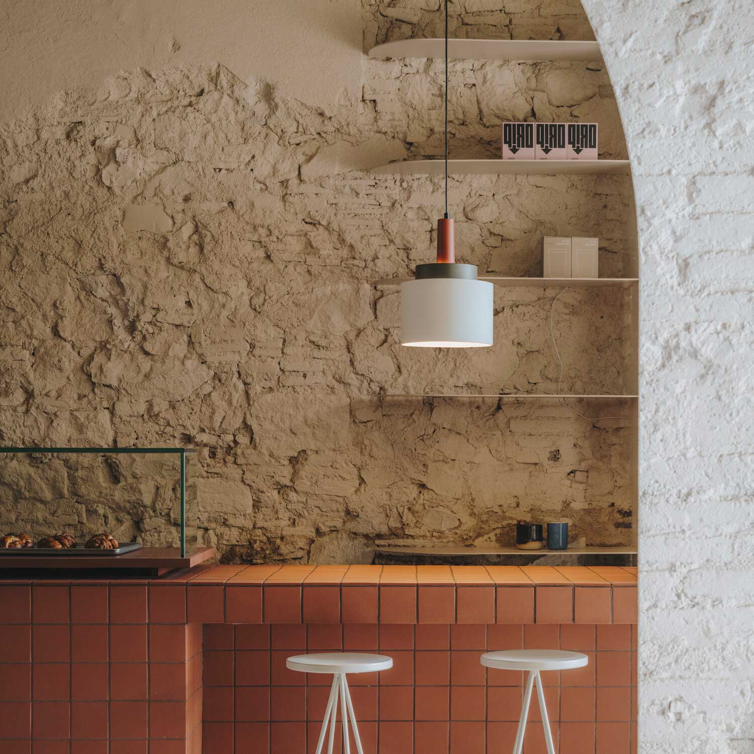 Keops Triple - Suspension en métal coloré design pour chambre