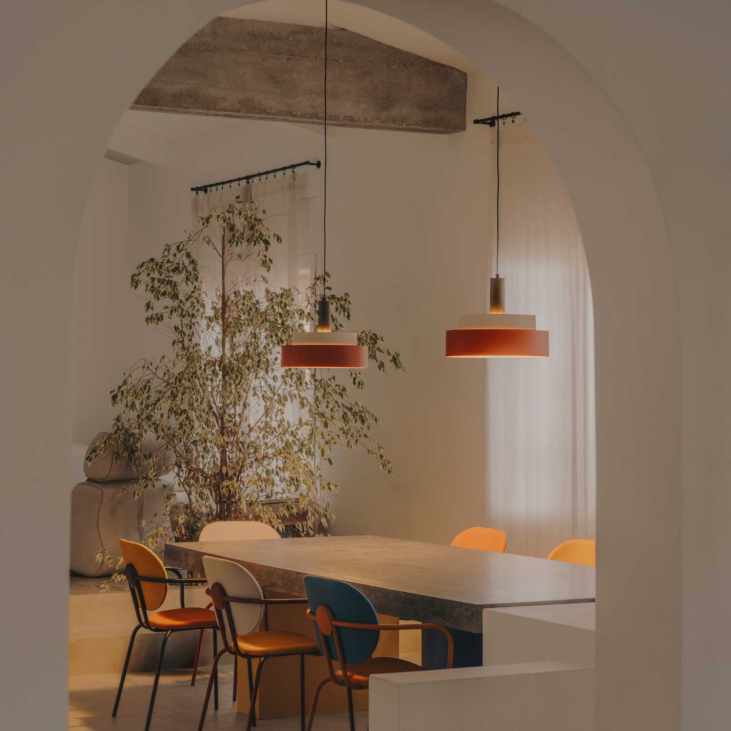 Keops Triple - Suspension en métal coloré design pour chambre