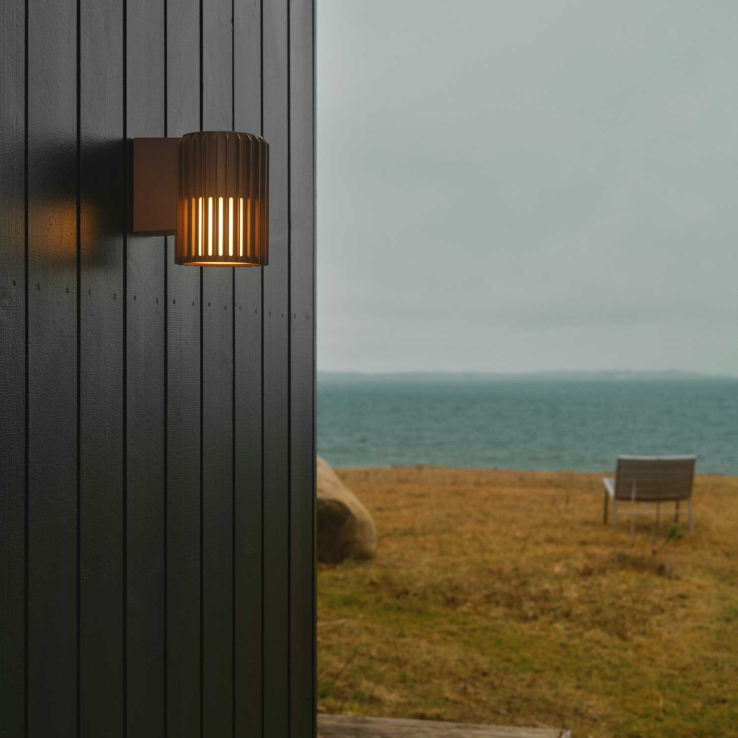 Aludra - Applique murale d'extérieur en acier design minimaliste