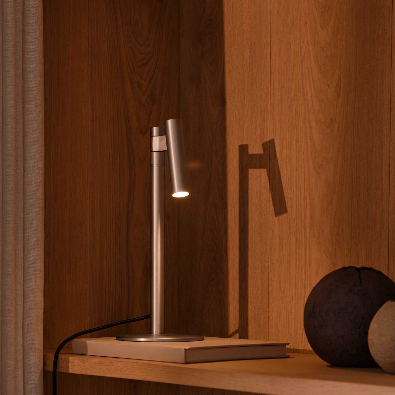 Makoto - Lampe de bureau chrome satiné pour chambre moderne