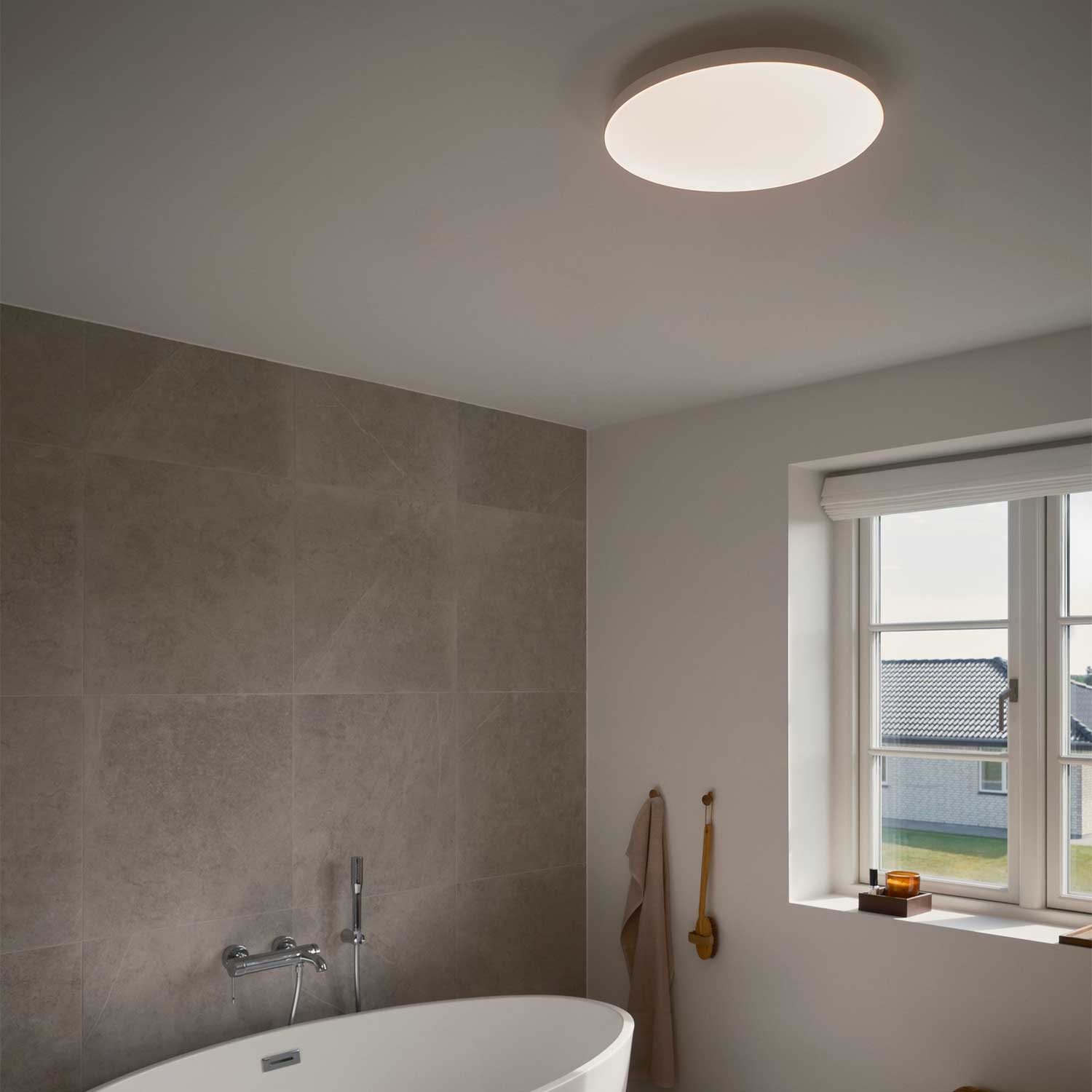 Serenova - Plafonnier rond blanc avec LED de salle bain étanche IP65