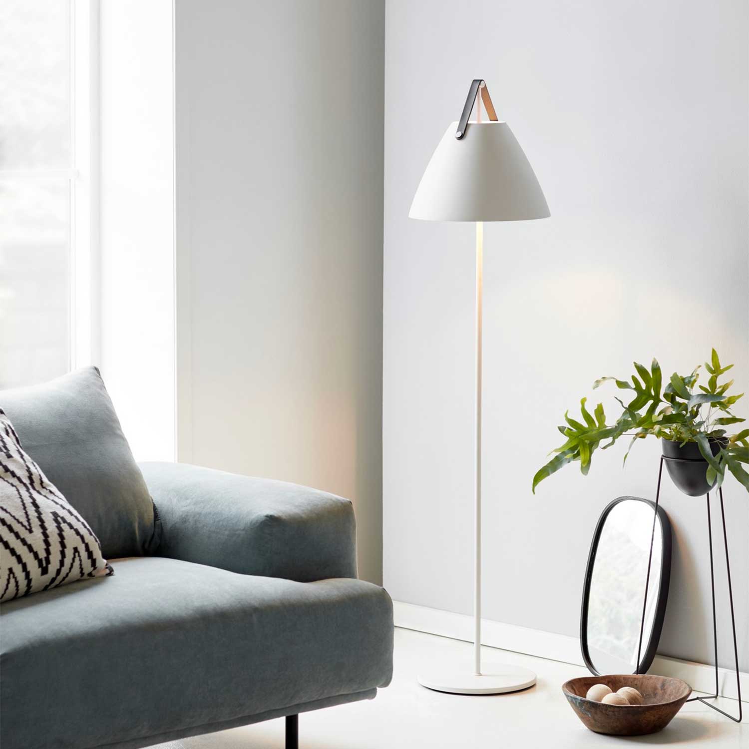 Strap - Lampadaire en acier et cuir pour salon style scandinave