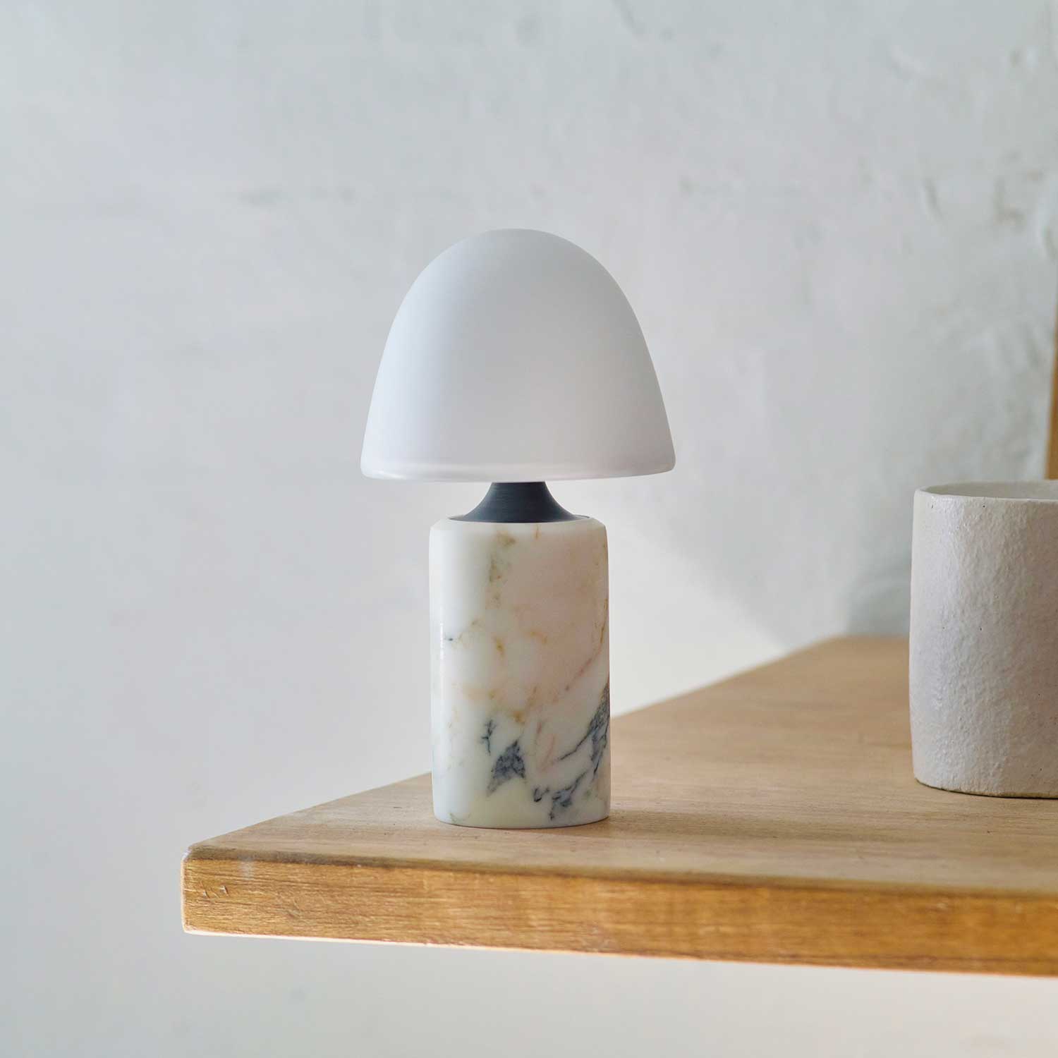 Fuse - Lámpara inalámbrica de diseño en alabastro y latón
