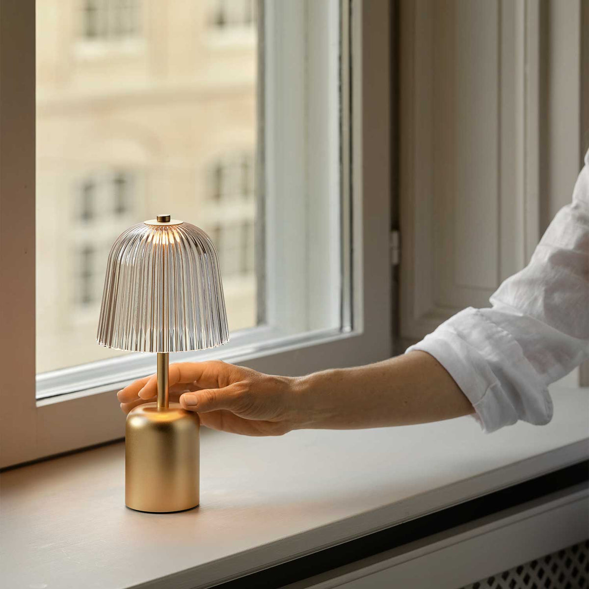 Asteea - Lampe à poser nomade en métal et acrylique, style scandinave