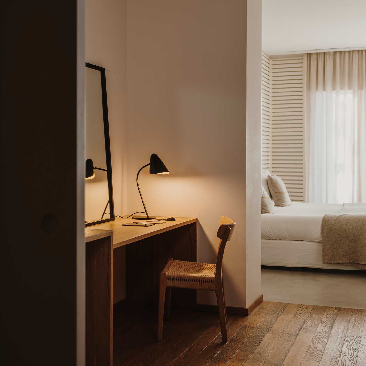 Organic - moderne schwarze Wohnzimmerlampe im Designstil