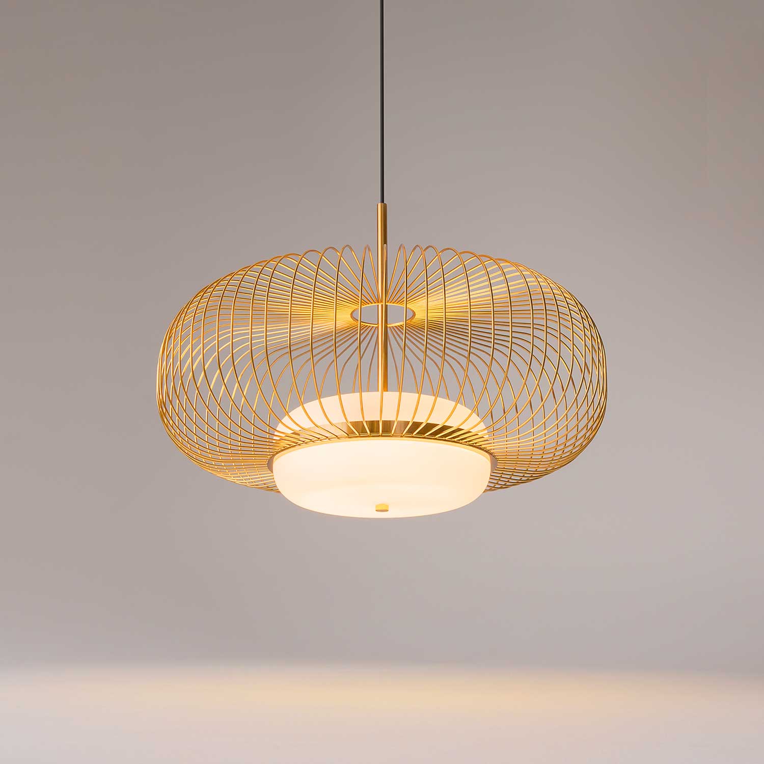 Levitation - Suspension design en forme de cage doré