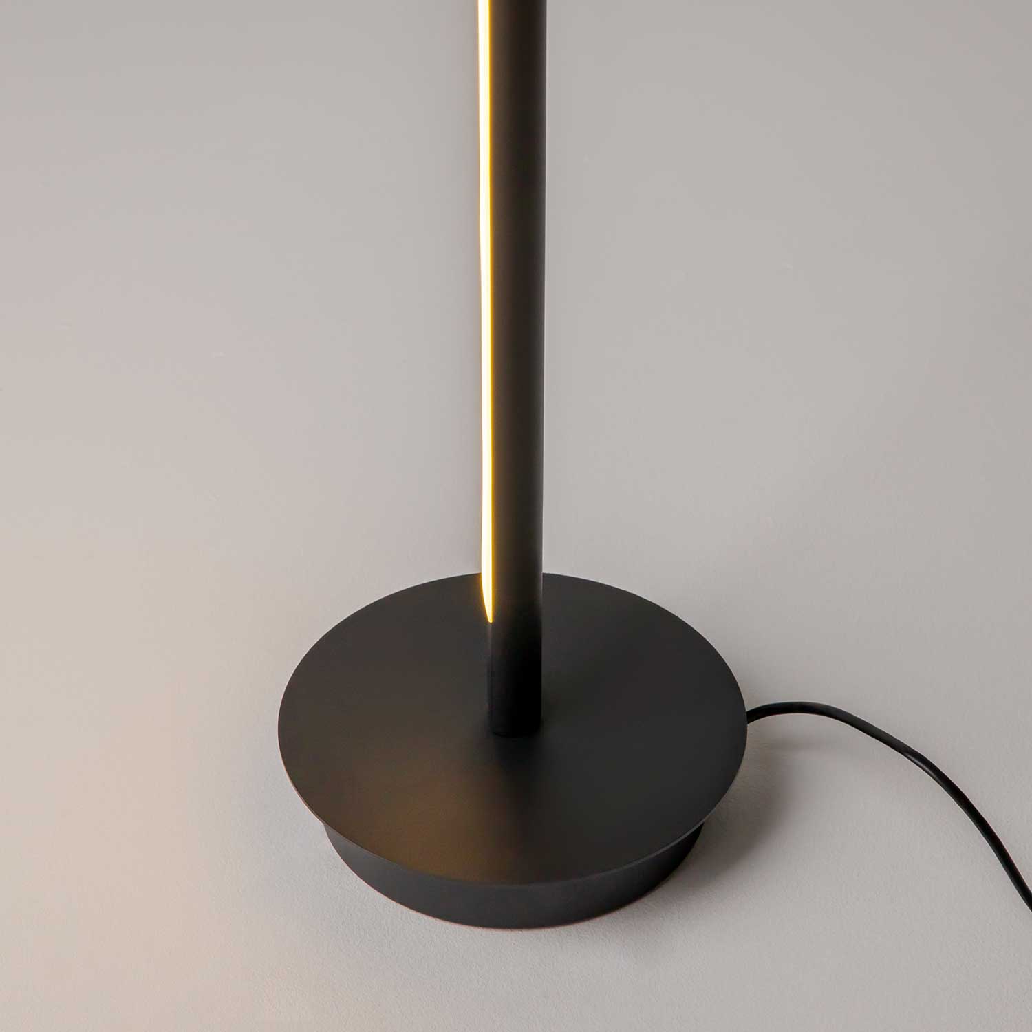 Thin - Lampadaire LED sur pied minimaliste au design moderne