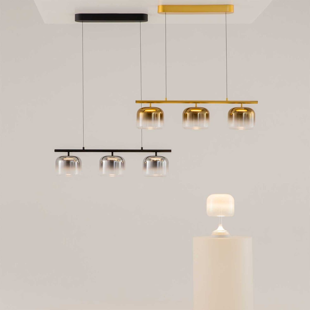 Spirito - Suspension LED linéaire à trois globes en verre fumé et métal, style contemporain