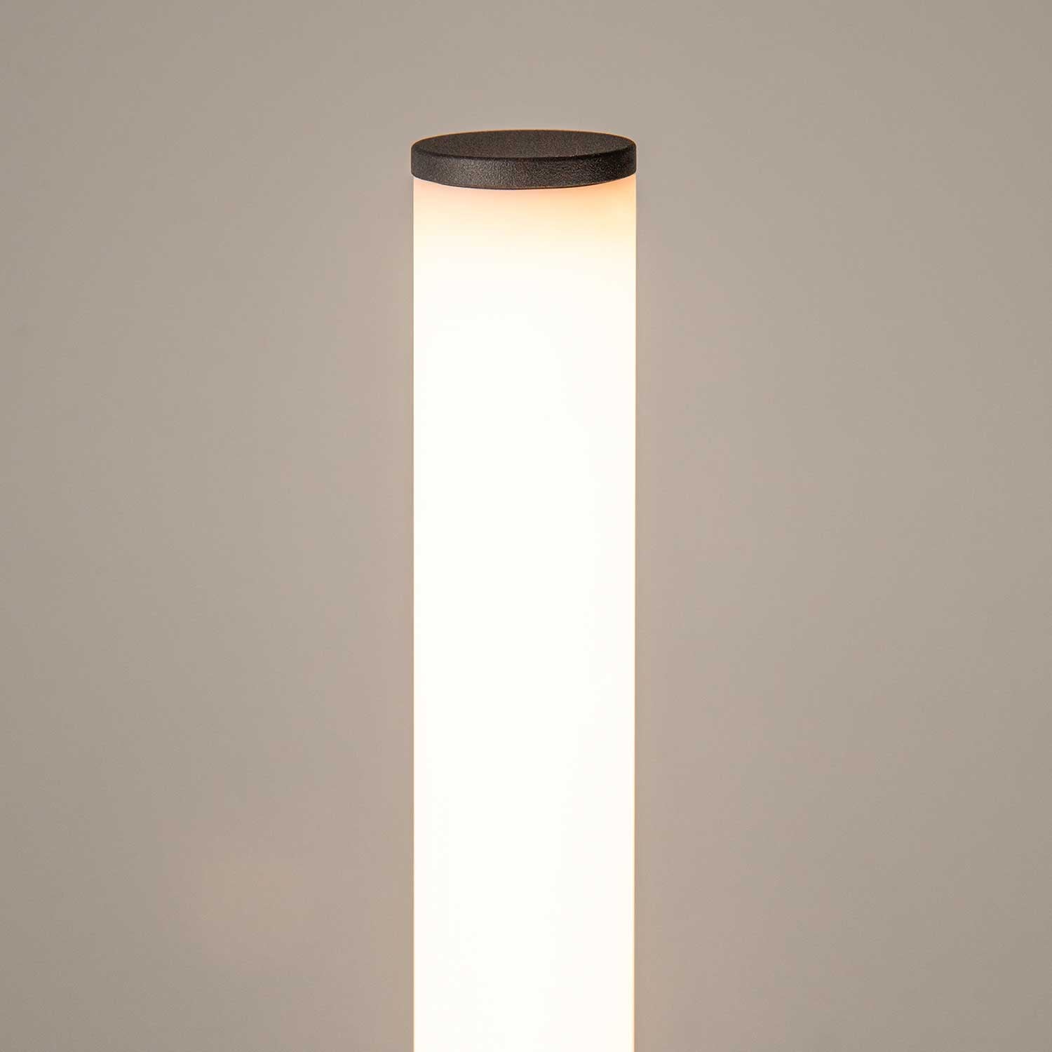 Solid - Lampadaire tube LED design avec pied en béton