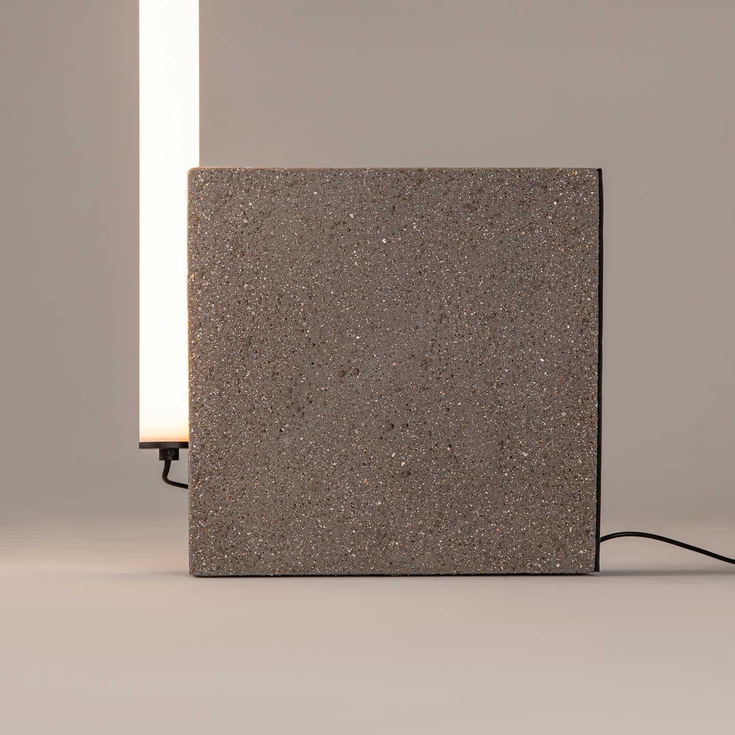 Solid - Lampadaire tube LED design avec pied en béton