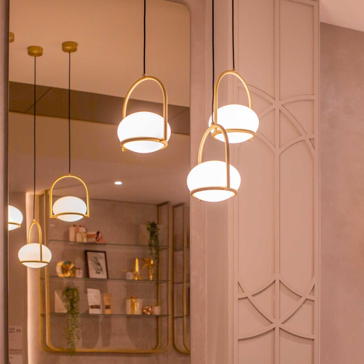 Coco Single - Suspension design boule en acrylique moderne