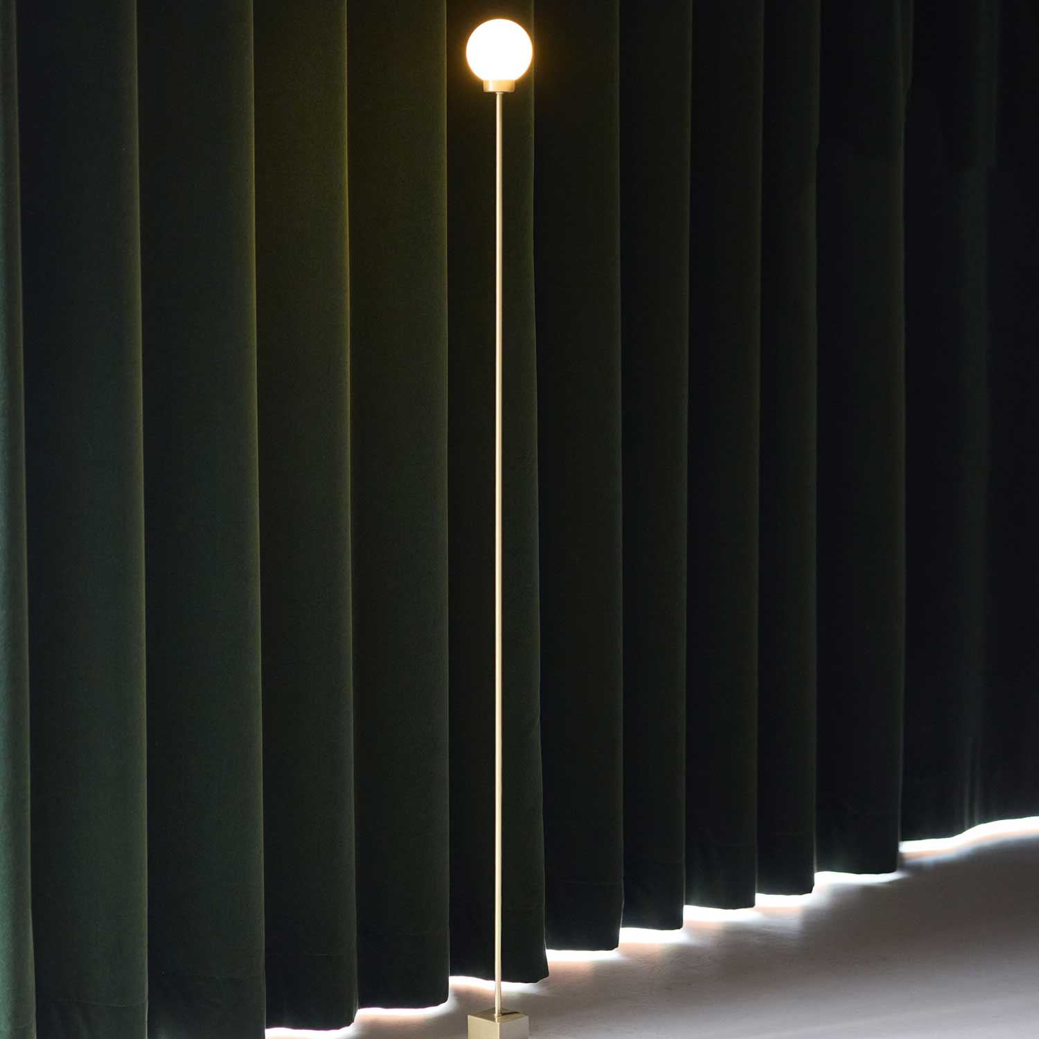 Snowball - Lampadaire sans-fil LED pour intérieur et extérieur
