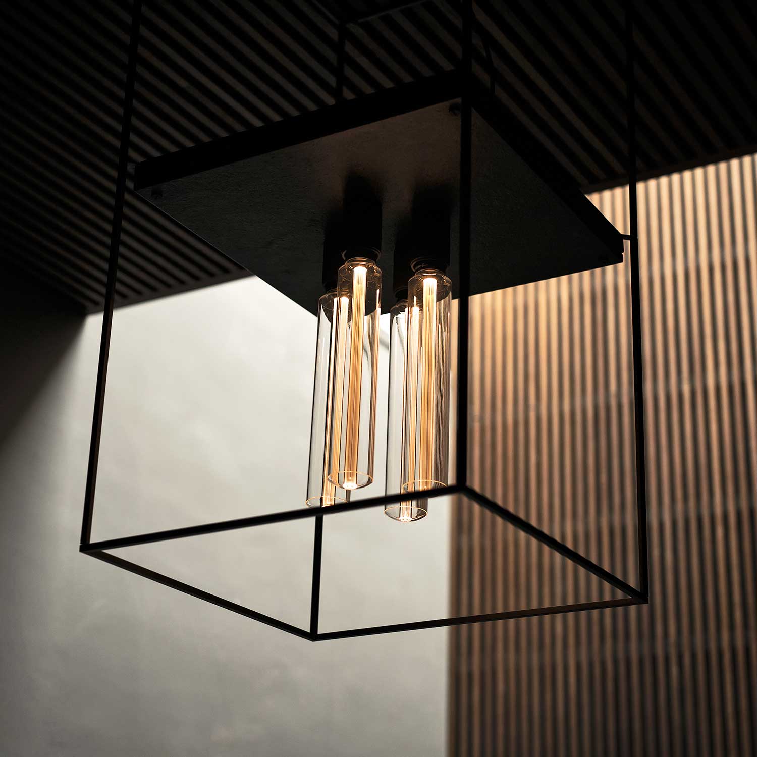 Caged 4.0 Cross - Plafonnier cage en métal et marbre pour salon moderne
