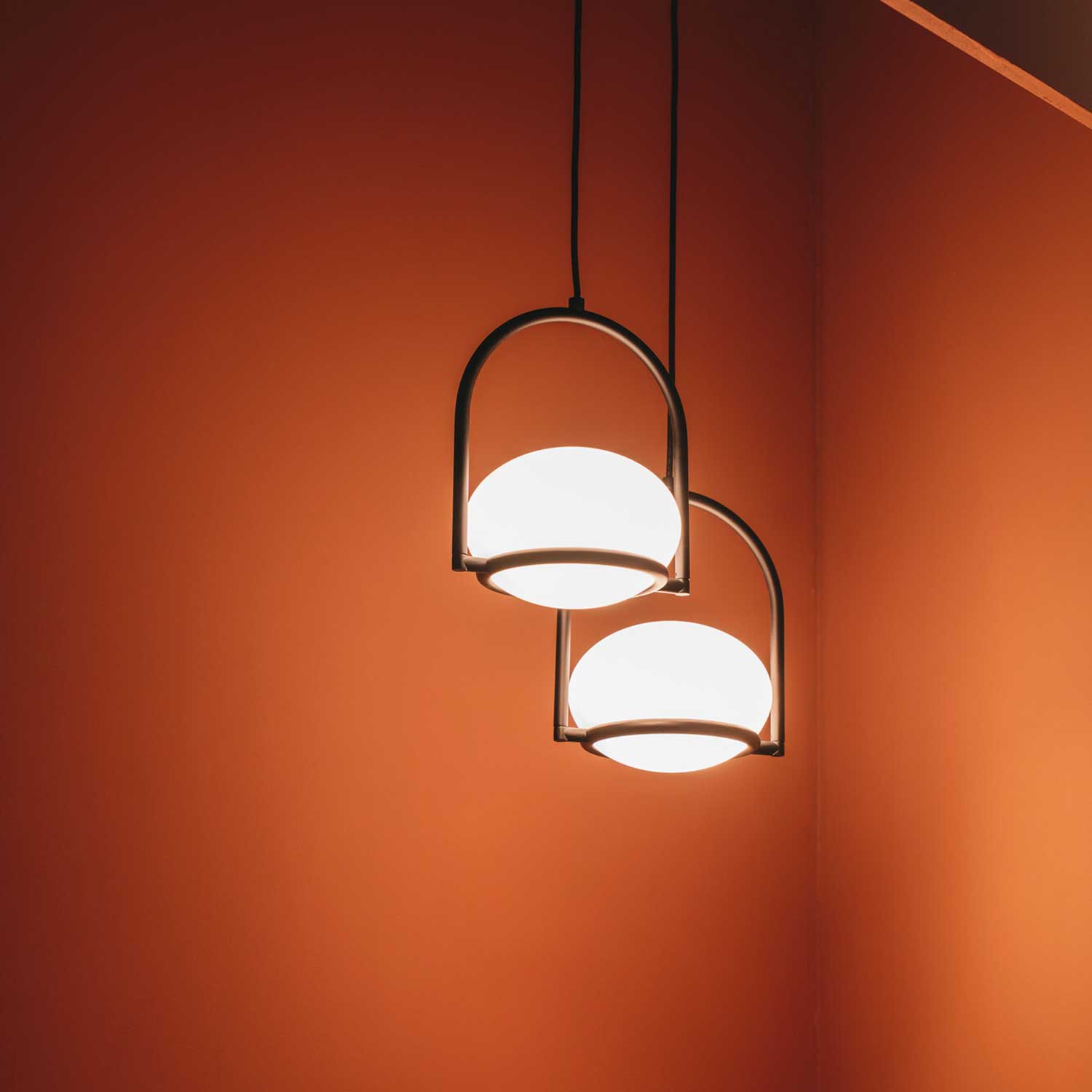 Coco Single - Suspension design boule en acrylique moderne