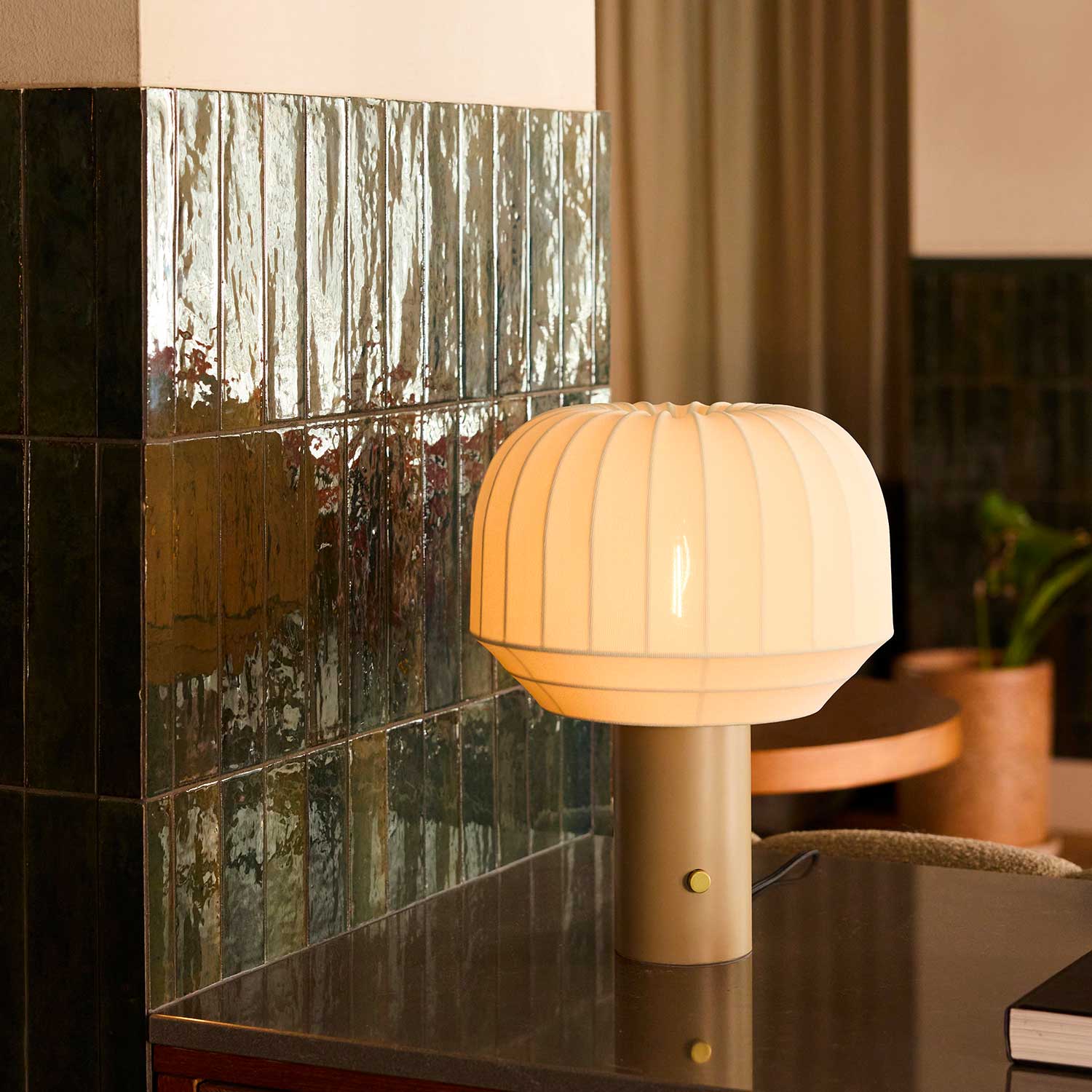 Tradition - Lampe de chevet en tissu design japandi