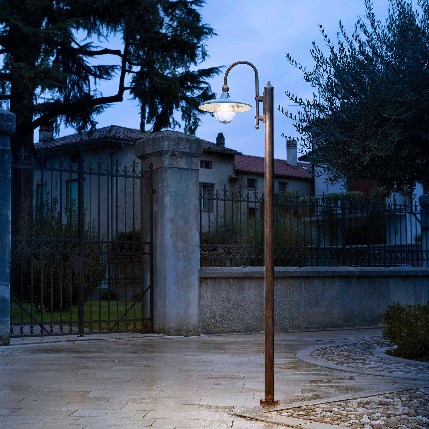 Campobasso - Lampadaire vintage pour extérieur abat-jour céramique